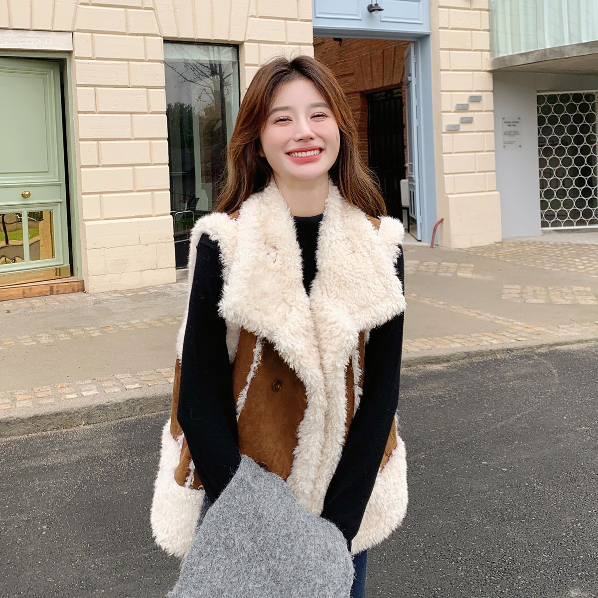 马甲女2025爆款皮毛一体欧货显瘦冬季鹿皮绒软糯仿羊羔毛无袖马夹