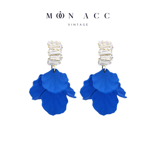 复古夸张超显白无耳洞耳夹 克莱因蓝色贝壳花瓣锆石耳环 MOON ACC