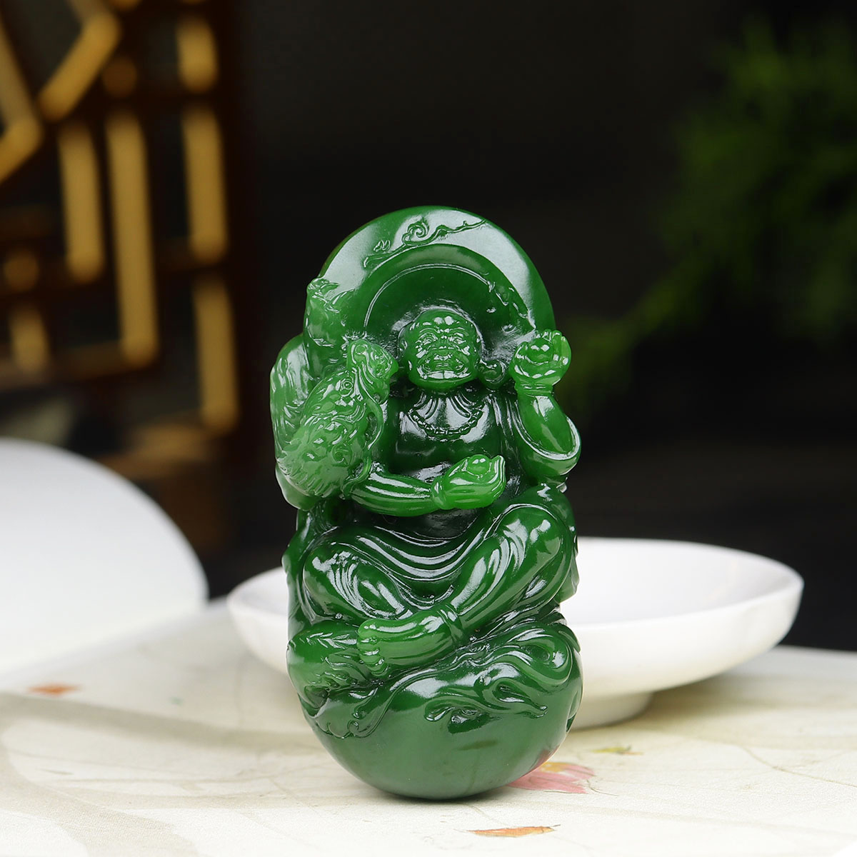 （古晨珠宝）俄罗斯和田玉菠菜绿碧玉降龙罗汉手把件手玩116g