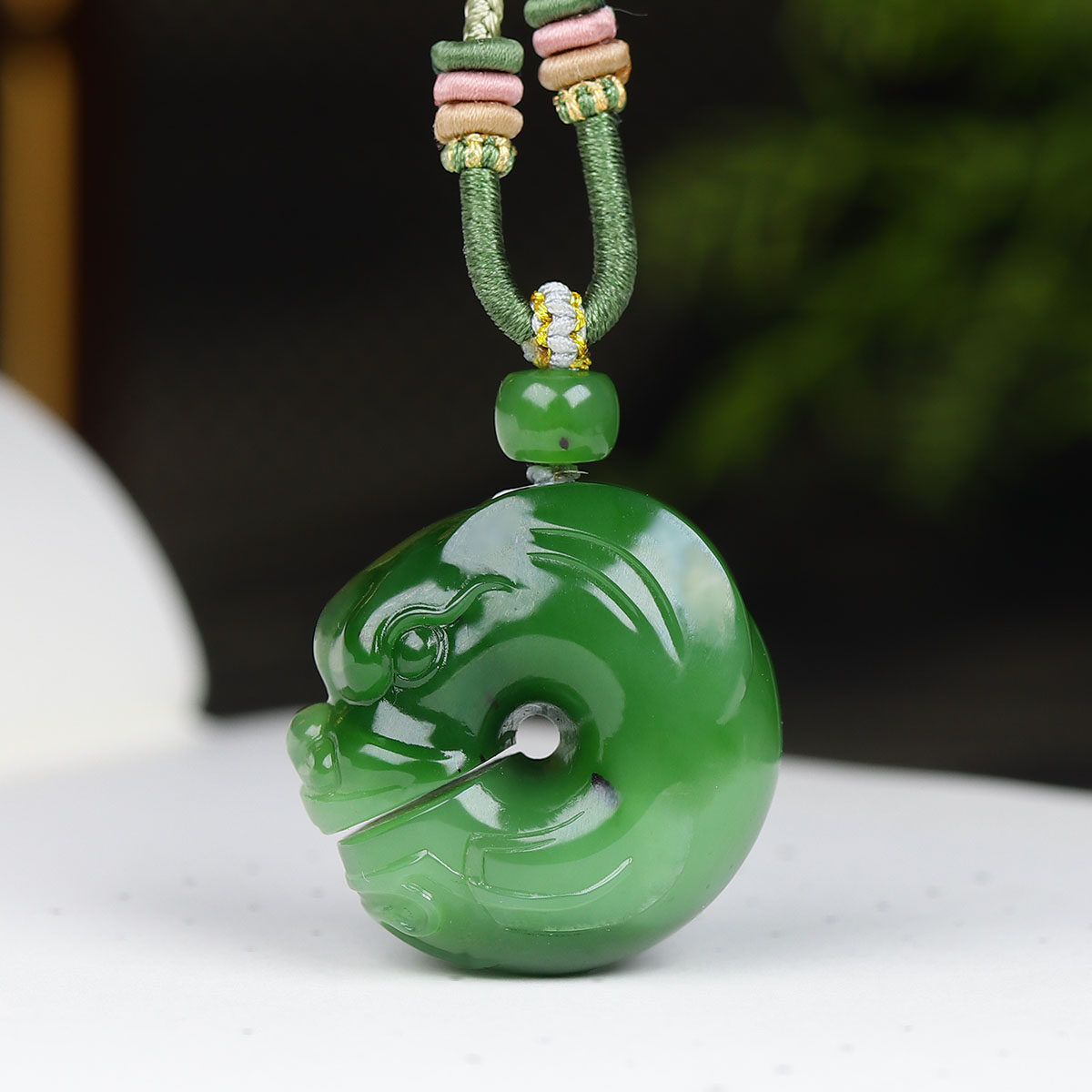 （古晨珠宝）俄罗斯和田玉碧玉白加绿玉猪龙挂件吊坠玉坠32g
