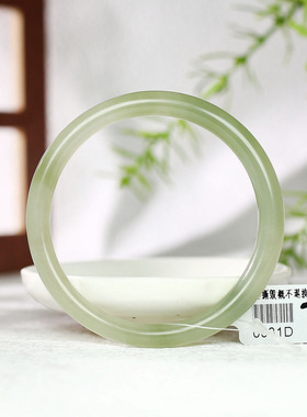 古晨和田玉晴水细圆条手镯