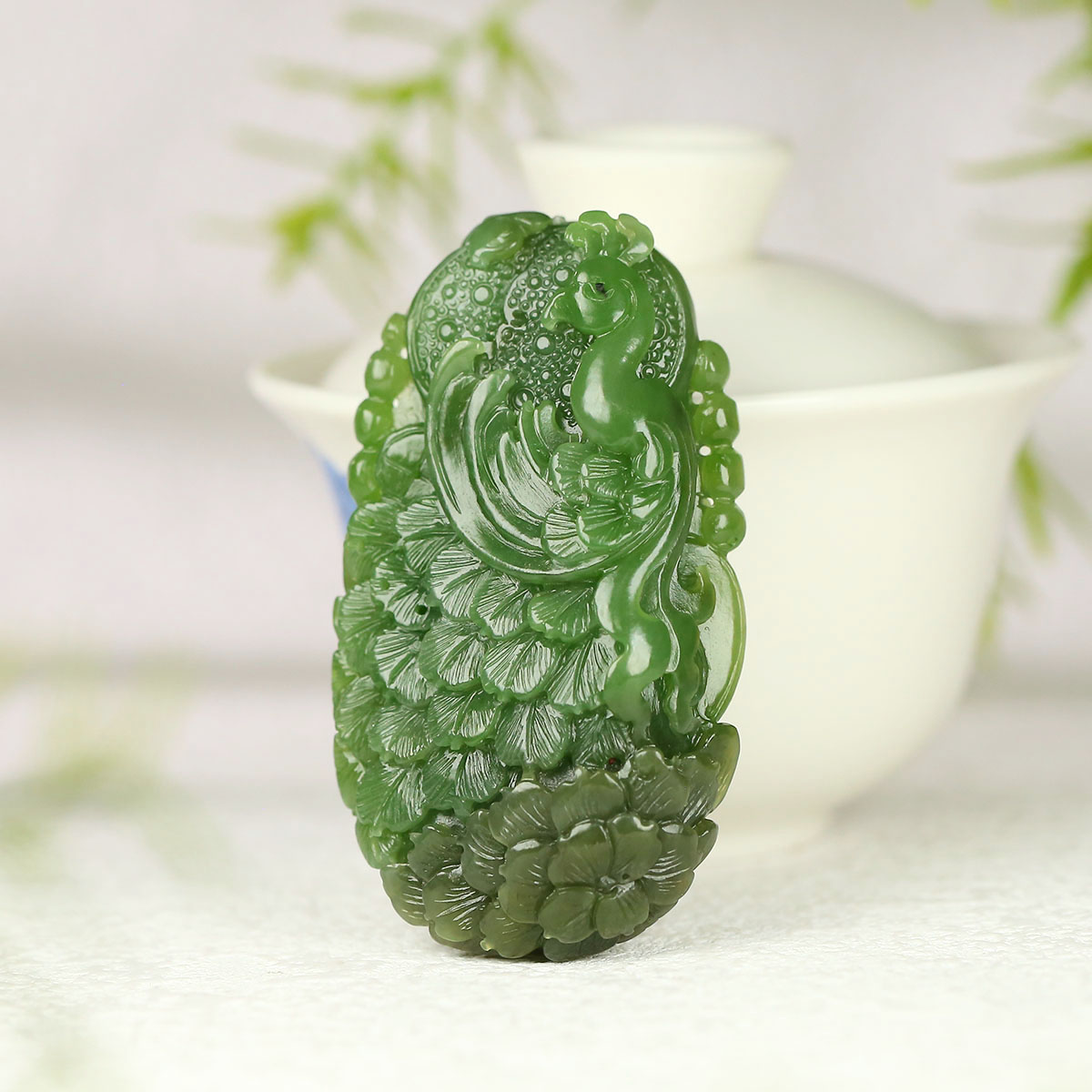 (不议价)俄罗斯和田玉果绿碧玉孔雀挂件润玉缘吊坠玉坠66g