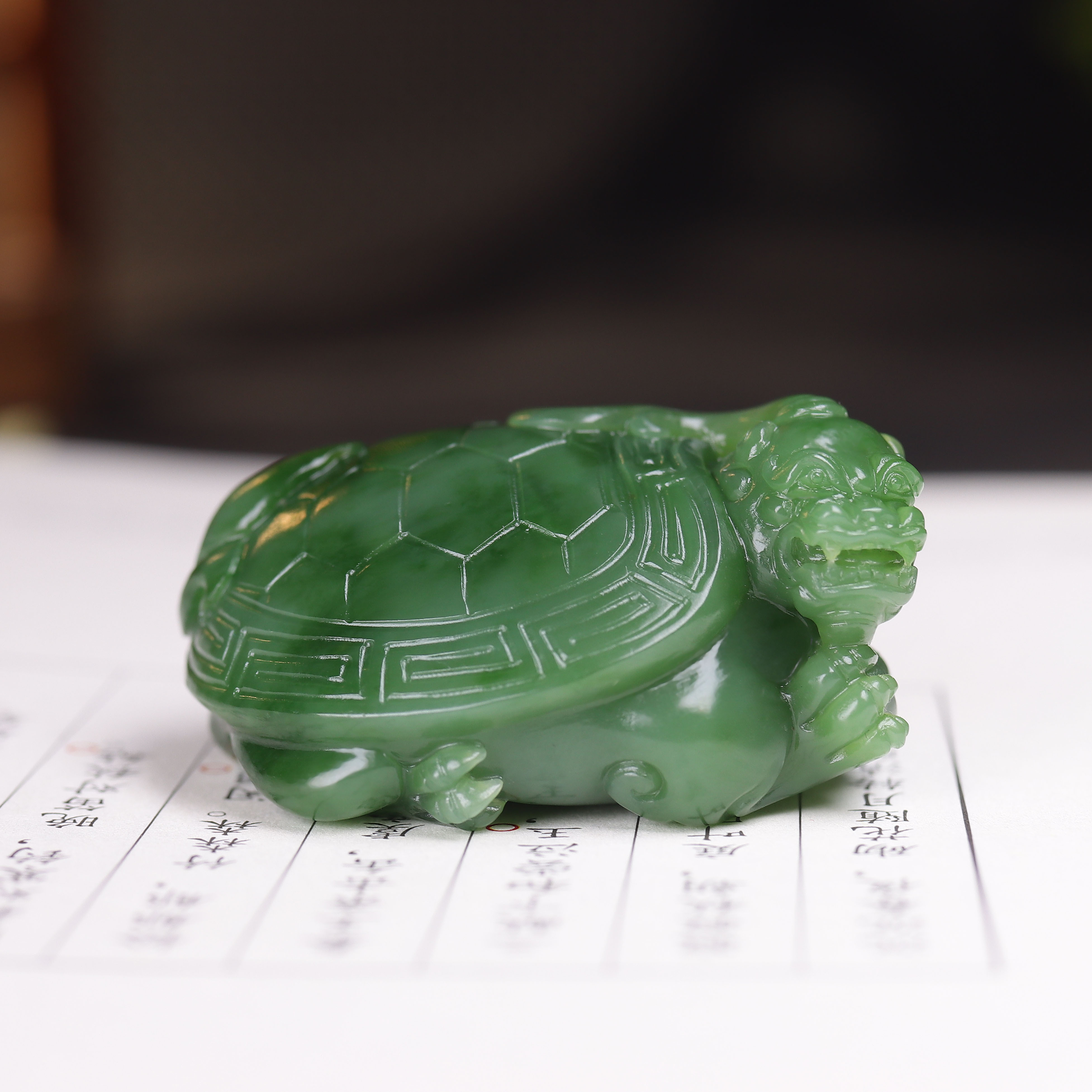 (古晨珠宝) 俄罗斯和田玉阳绿碧玉龙龟挂件吊坠玉坠荣归58g