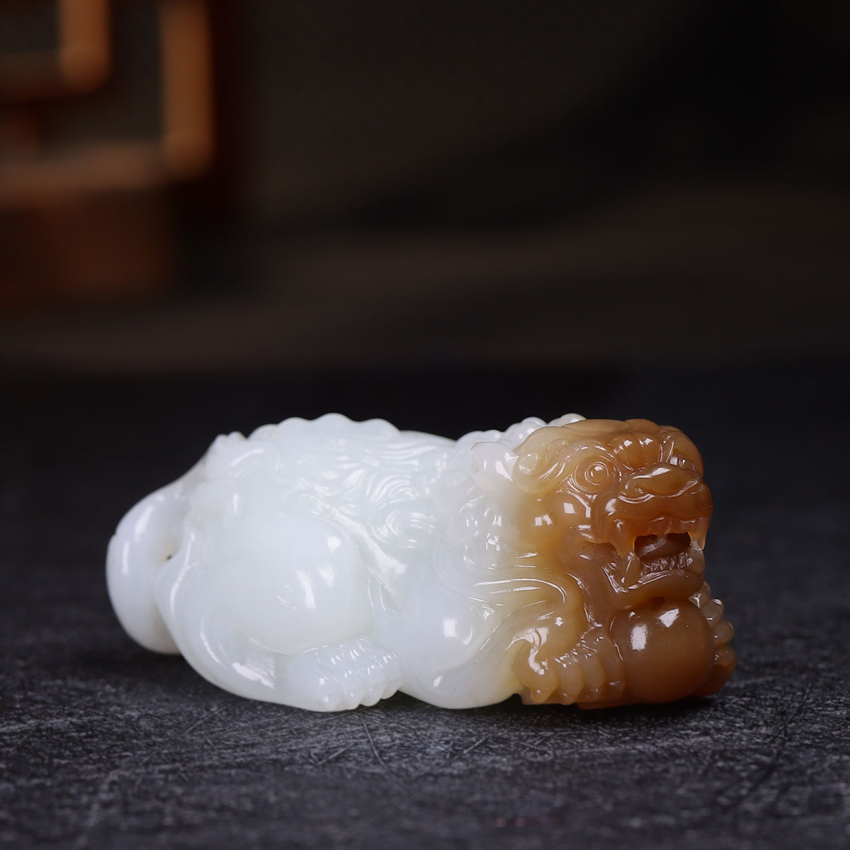 (古晨珠宝)新疆和田玉且末糖白玉狮子挂件吊坠玉坠事事如意67g