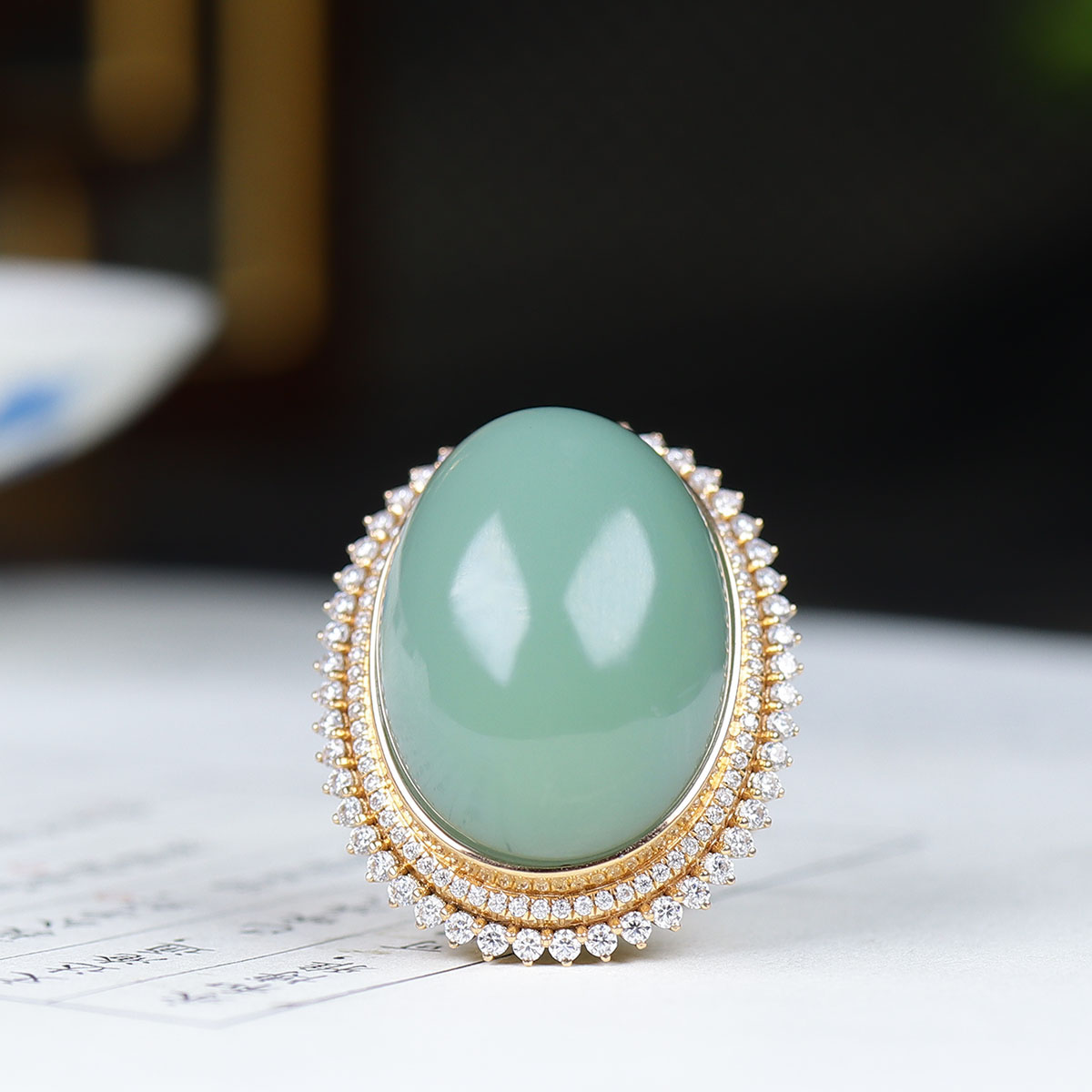 （古晨珠宝）俄罗斯和田玉粉青碧玉18k蛋面女款戒指14g18mm