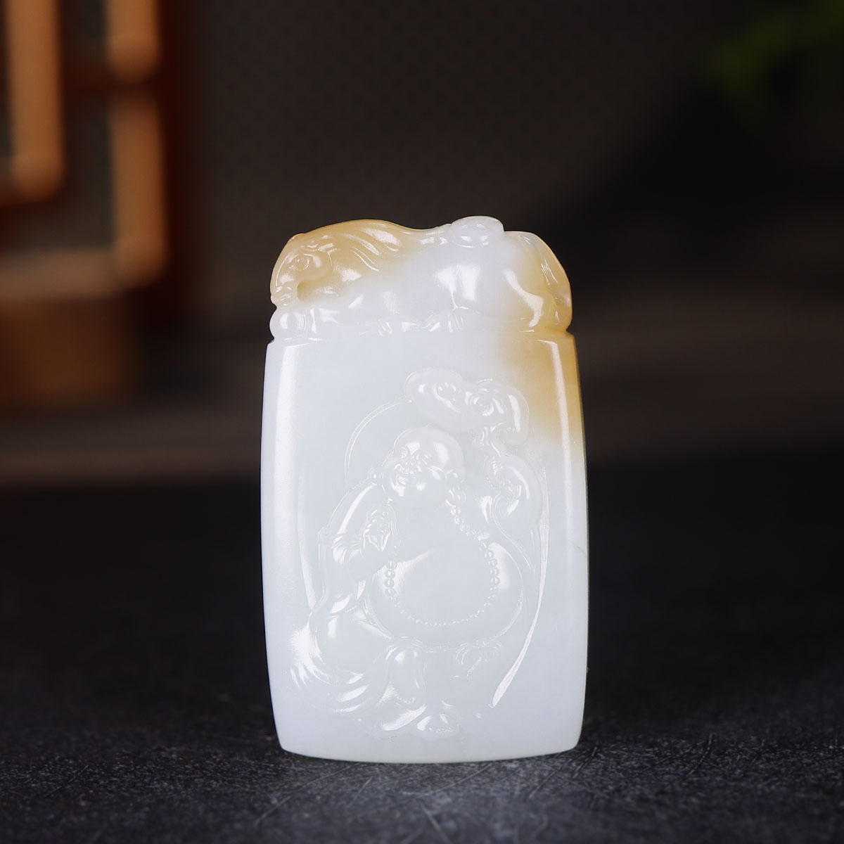 (古晨珠宝)新疆和田玉糖白黄玉佛牌挂件吊坠玉坠喜乐一生39g