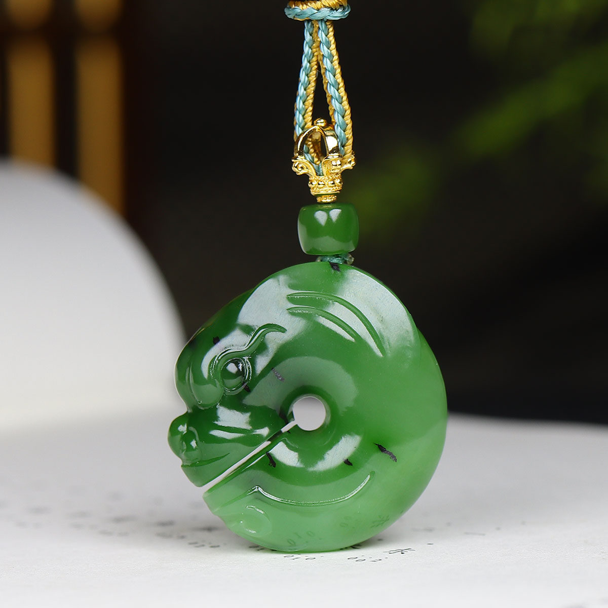 （古晨珠宝）俄罗斯和田玉果绿碧玉玉猪龙挂件吊坠玉坠 21g
