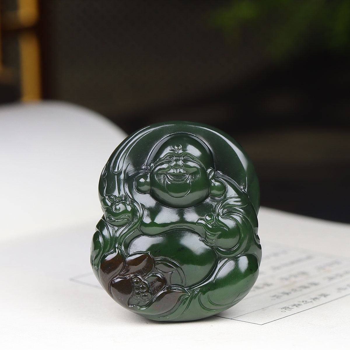 （古晨珠宝)俄罗斯和田玉菠菜绿聚红皮碧玉弥勒佛挂件吊坠玉坠53g