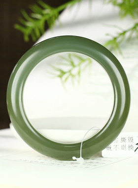 古晨和田玉湖水绿圆条手镯