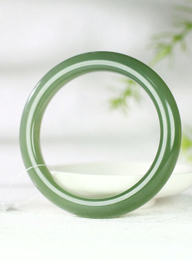 古晨和田玉湖水绿手镯