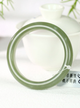 古晨和田玉湖水绿圆条手镯