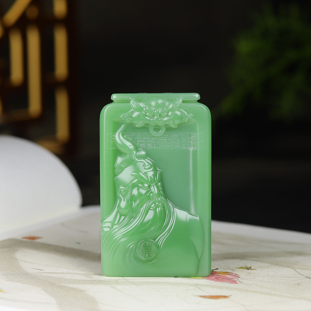 (古晨珠宝)俄罗斯和田玉粉绿碧玉关公挂件吊坠玉坠义薄云天72g