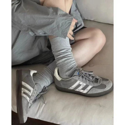 官方正品灰色三杠德训鞋男女款夏季2026爆款情侣百搭防滑休闲板鞋