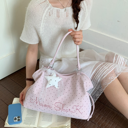 2026超好看的包包女款大容量通勤包粉色波点包超轻便字母绣花女包