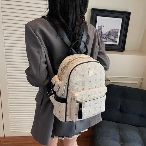 超火卡通韩版小熊双肩包女2025新款流行撞色背包时髦妈咪带娃包包