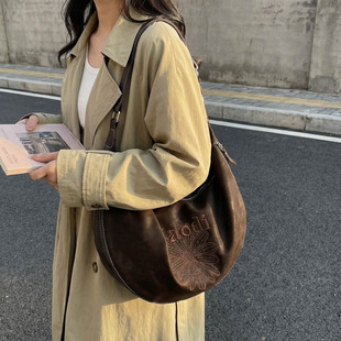 原创设计复古刺绣花朵单肩包女个性 民族风行囊包裹包月牙形斜挎包