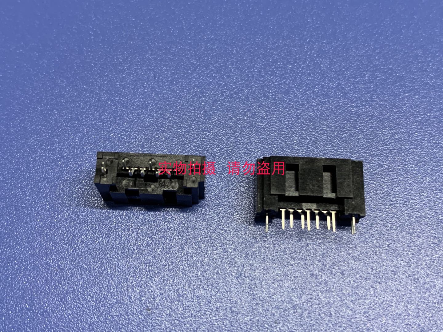 SATA3HL7PX1LF SATA3公 黑色 7P直插式 鱼叉脚 偏位式 6~12G 存储