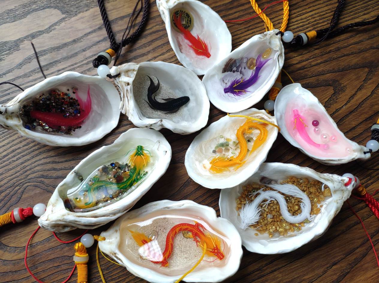 生蚝壳手绘中国龙锦鲤鳌龙鱼 把玩摆件 手工琥珀绘amber painting