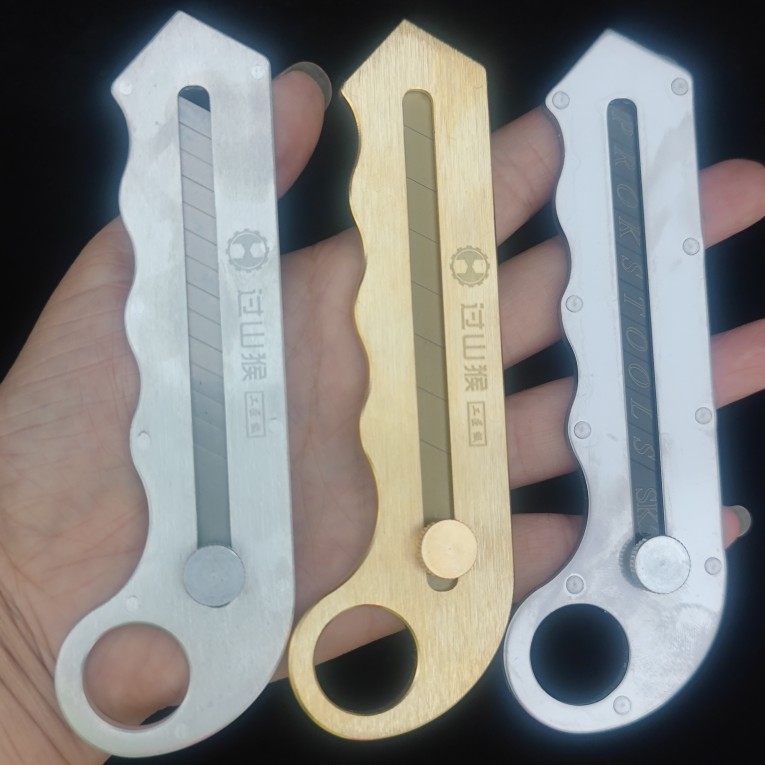 美工刀重型钢黄铜铝墙壁裁纸刀重型加厚工业级刀片电工大号刀架开