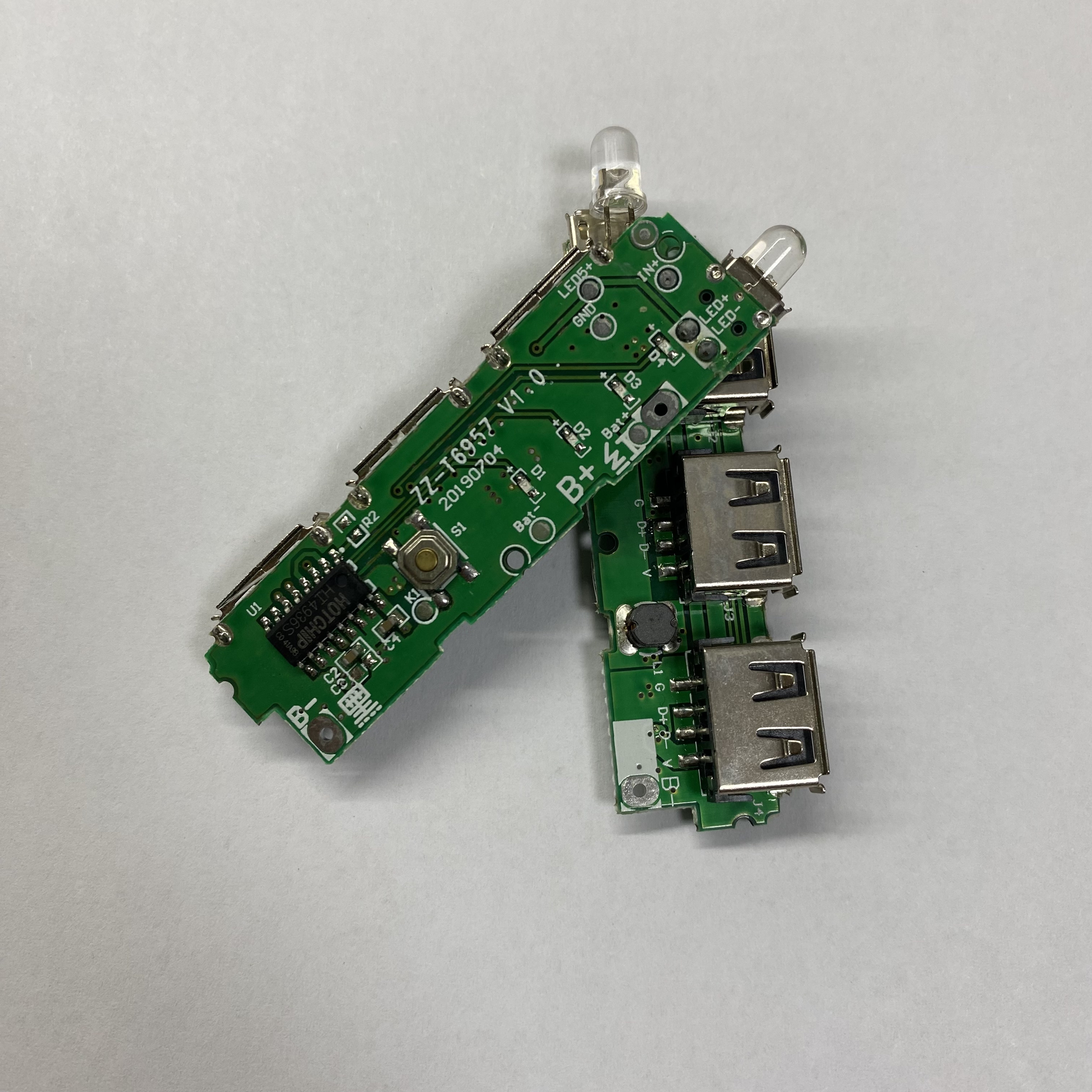 充电宝升压电源板5V2.1A升压模块3USB移动电源主板3.7V电池充电板