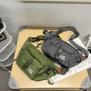 日系多口袋帆布胸包男女轻便斜挎腰包运动休闲百搭小背包 2026新款