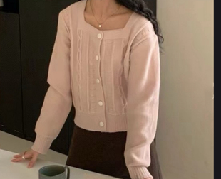 慵懒风宽松短款 减龄百搭 方领麻花系扣米白色针织开衫 毛衣春秋新款