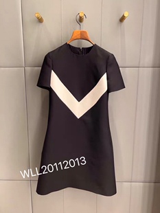新款 v字黑色圆领短袖 显瘦连衣裙小黑裙
