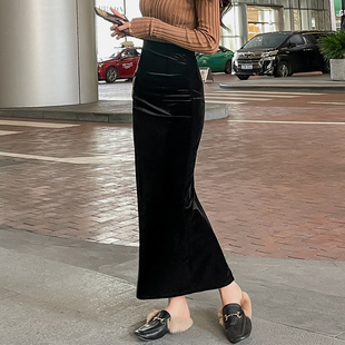 金丝绒半身裙中长款高腰显瘦包臀裙子女2025春秋新款黑色过膝半裙