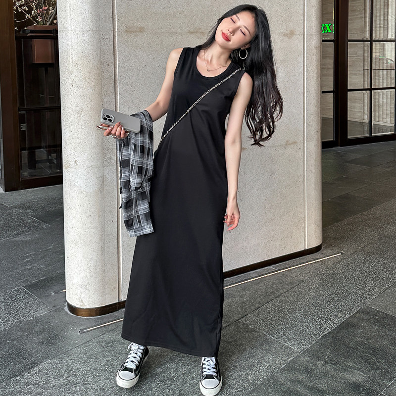 春夏季直筒宽松吊带连衣裙女2026新款打底长裙显瘦黑色百搭背心裙