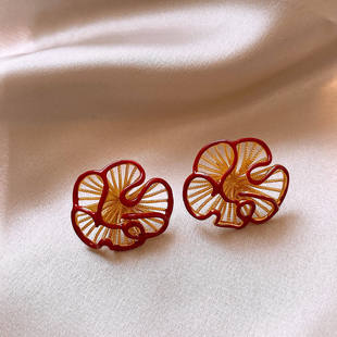 新年红色镂空褶皱花朵耳环女新款爆款高级感耳饰耳钉夸张独特漂亮