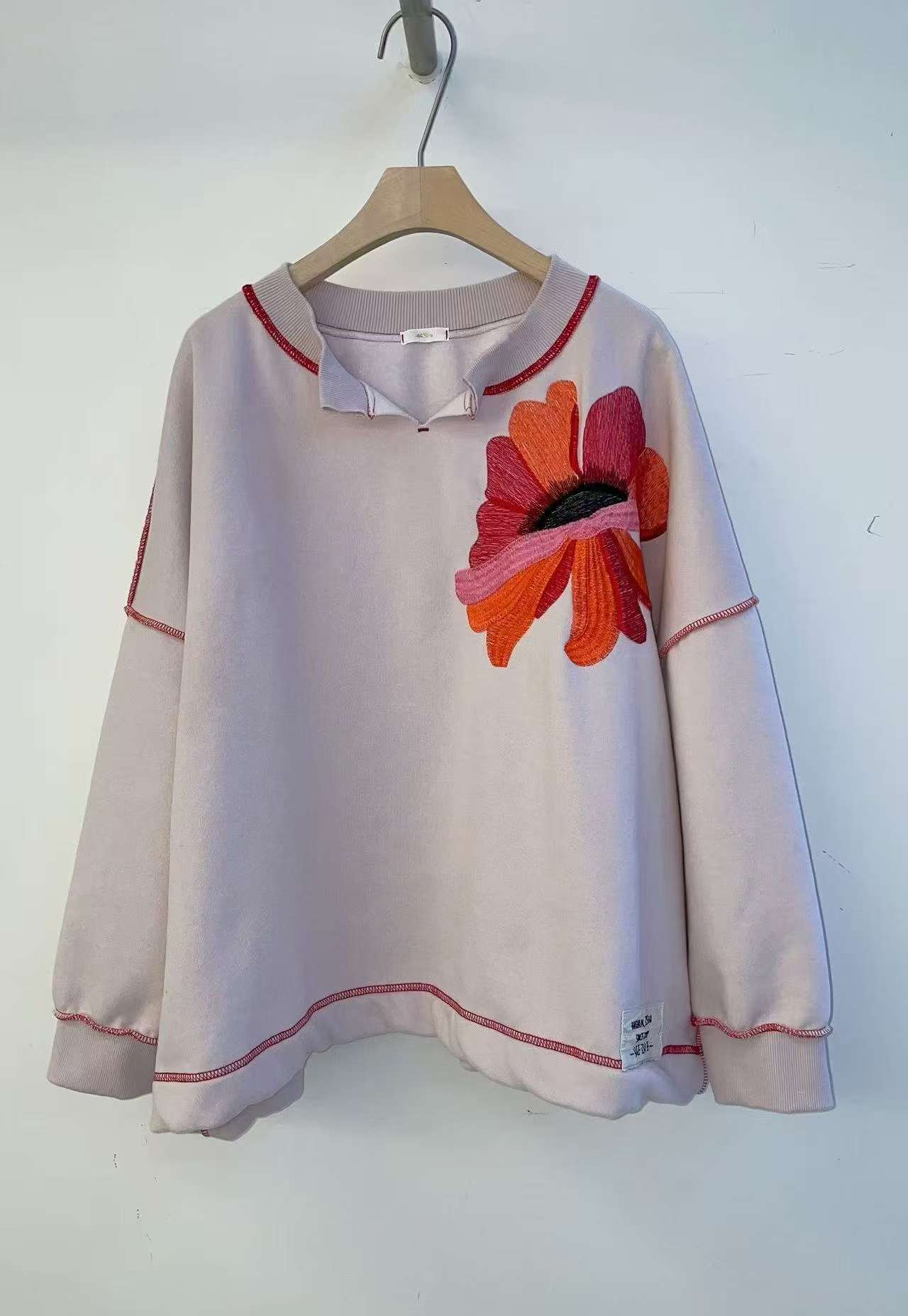 韩国 4N5（现货） 圆领刺绣花朵加绒长袖T恤