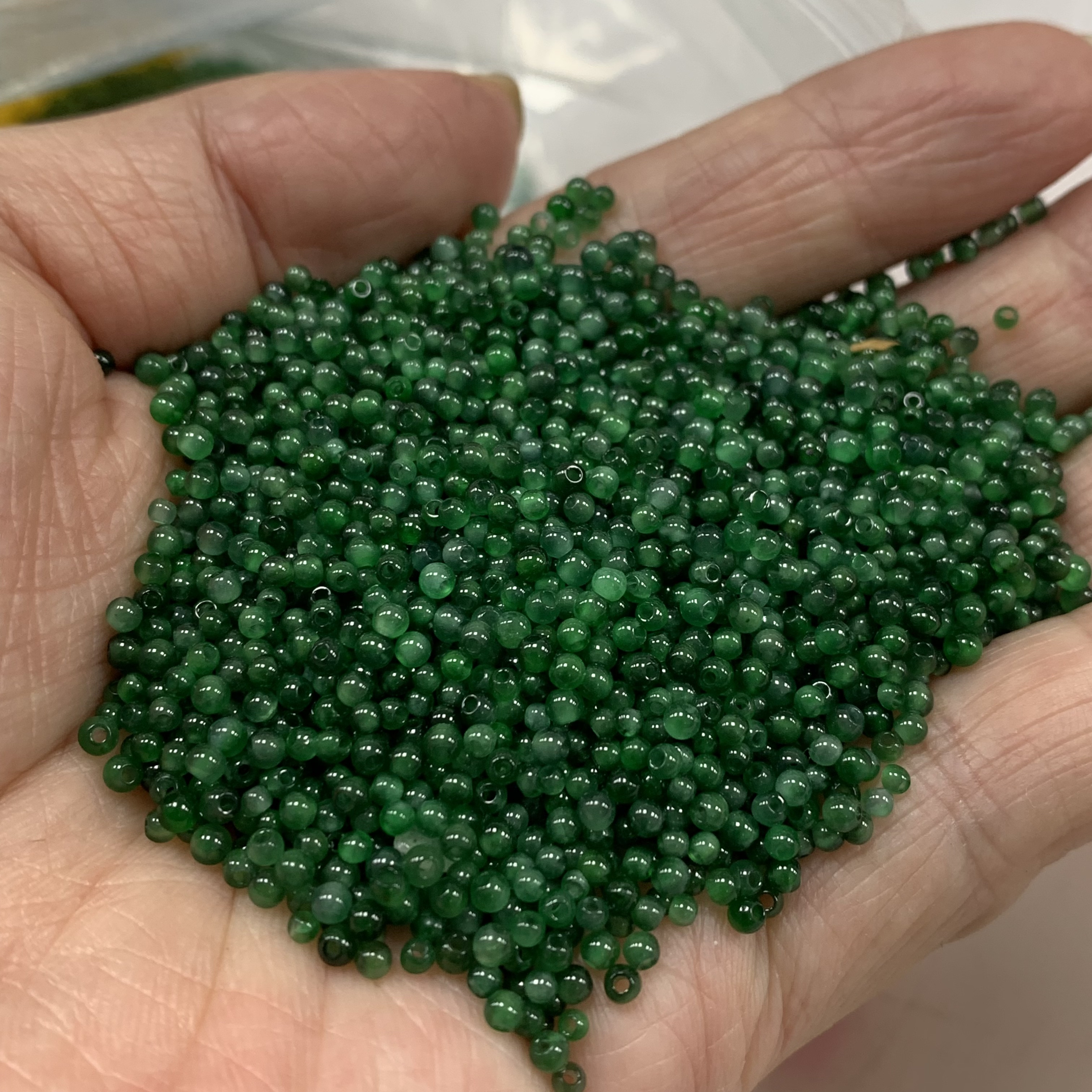 2.5mm小米珠冰种翡翠蓝水冰