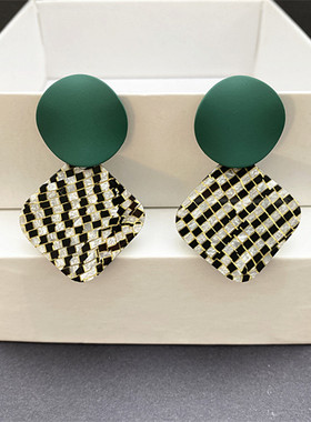 高级感耳钉女绿色银针2024新款气质轻奢亚克力耳环时尚复古耳饰