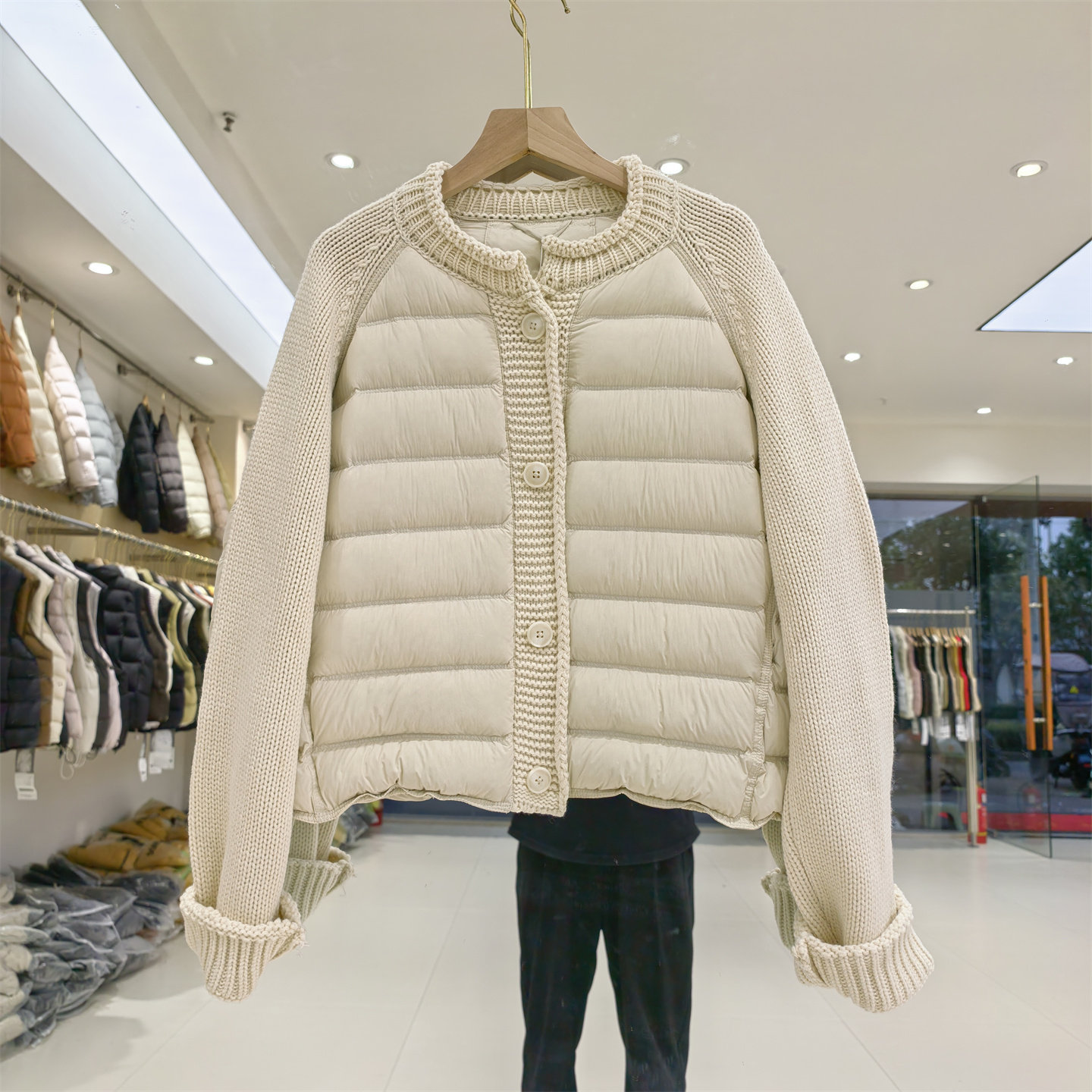 90白鸭绒羽绒服短款女2026冬新款时尚休闲宽松针织袖拼接保暖外套