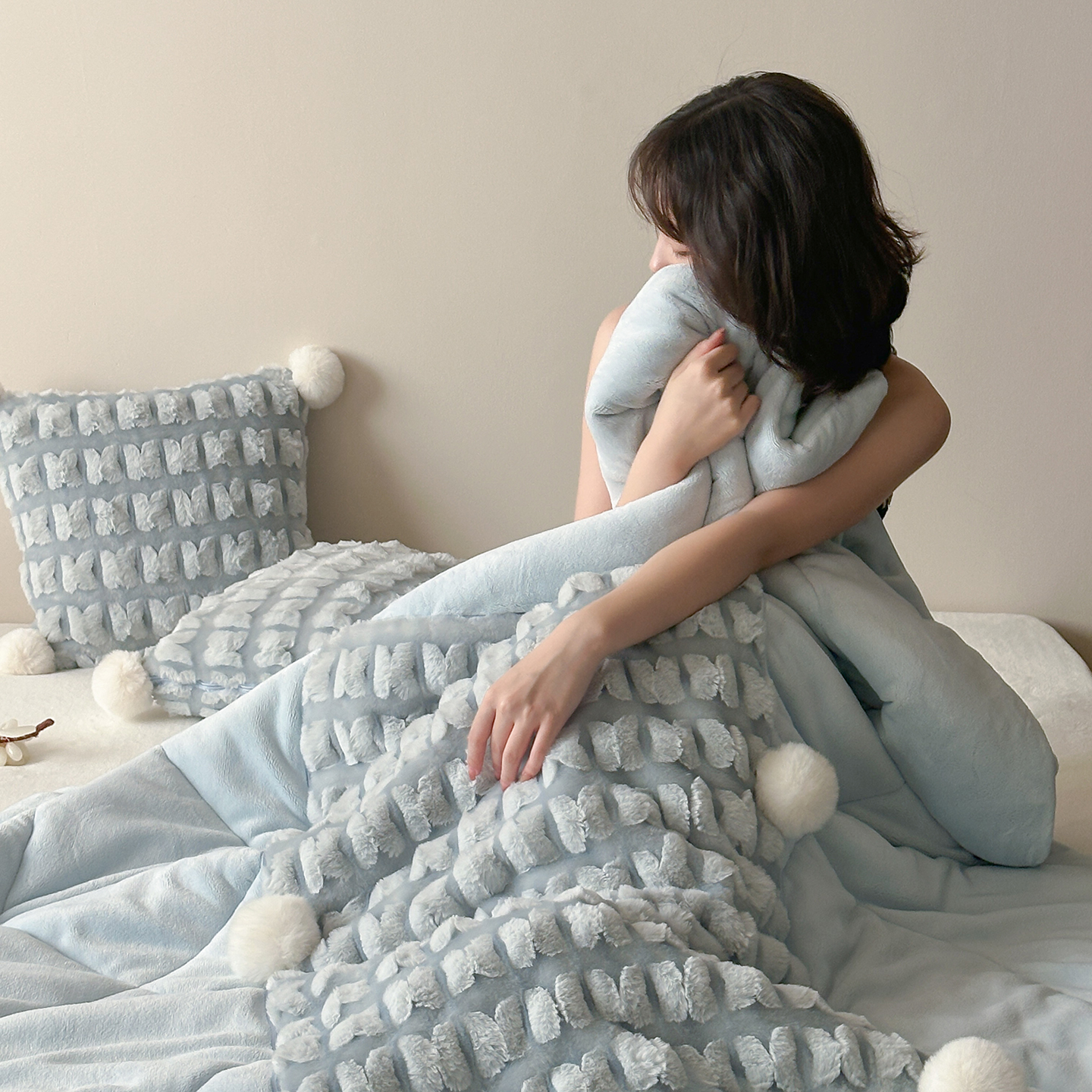 加厚牛奶绒抱枕被子两用