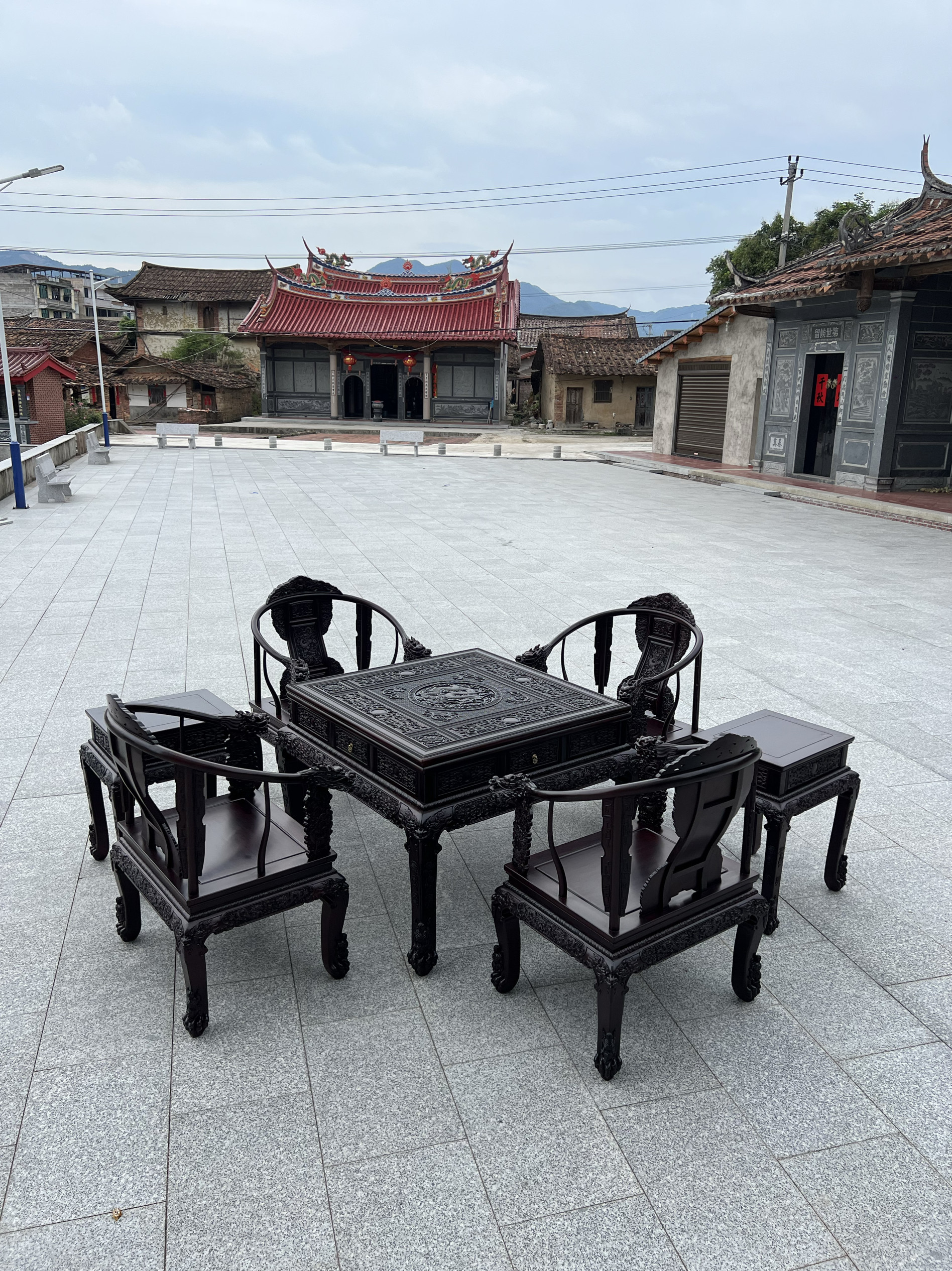 新款中式餐桌椅凳组合仿古雕花八仙桌五件套紫檀家用麻将桌牌桌