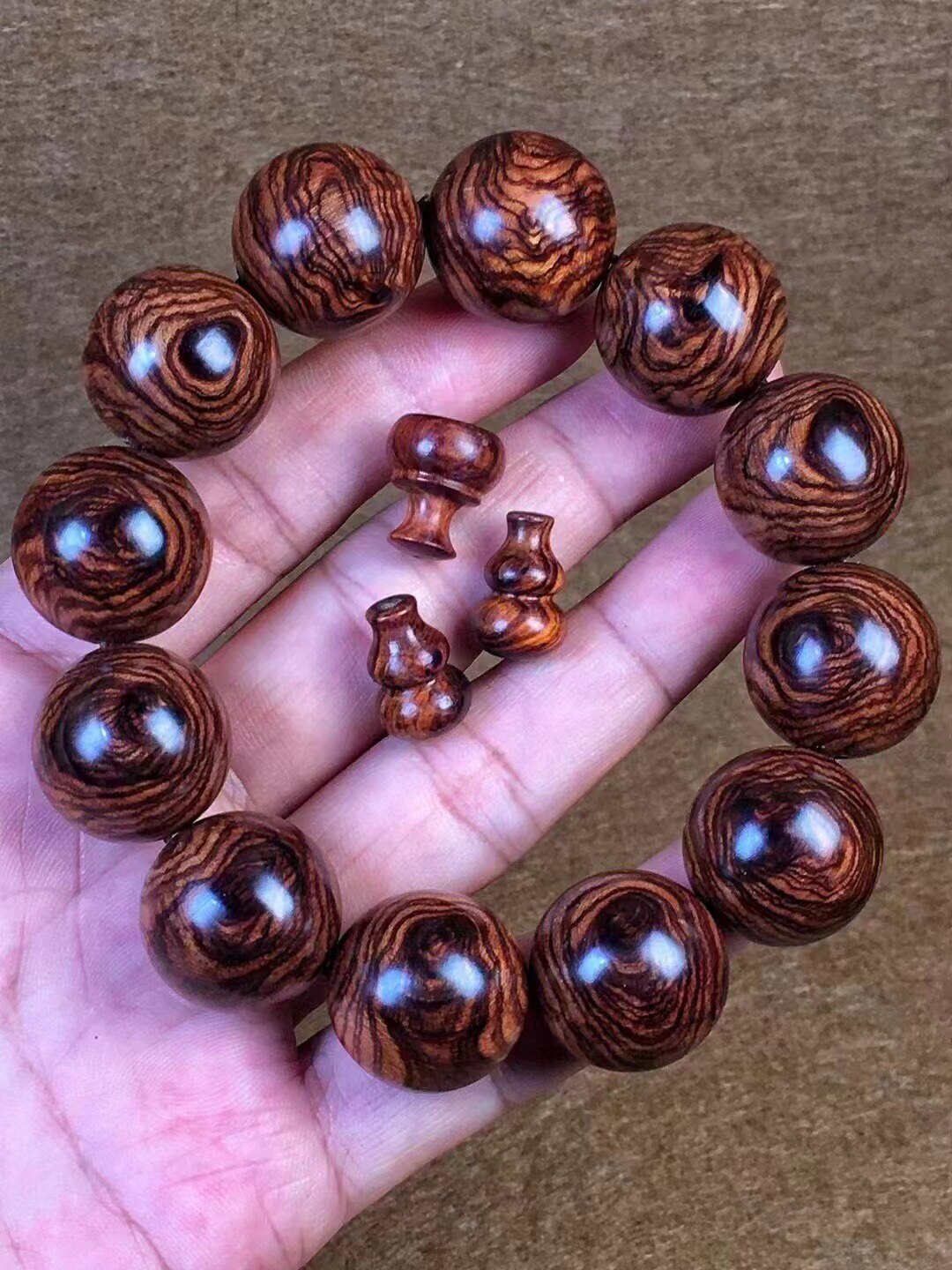 正宗海南黄花梨手串男海黄野生紫油梨老料20mm对眼鬼脸佛珠木手链