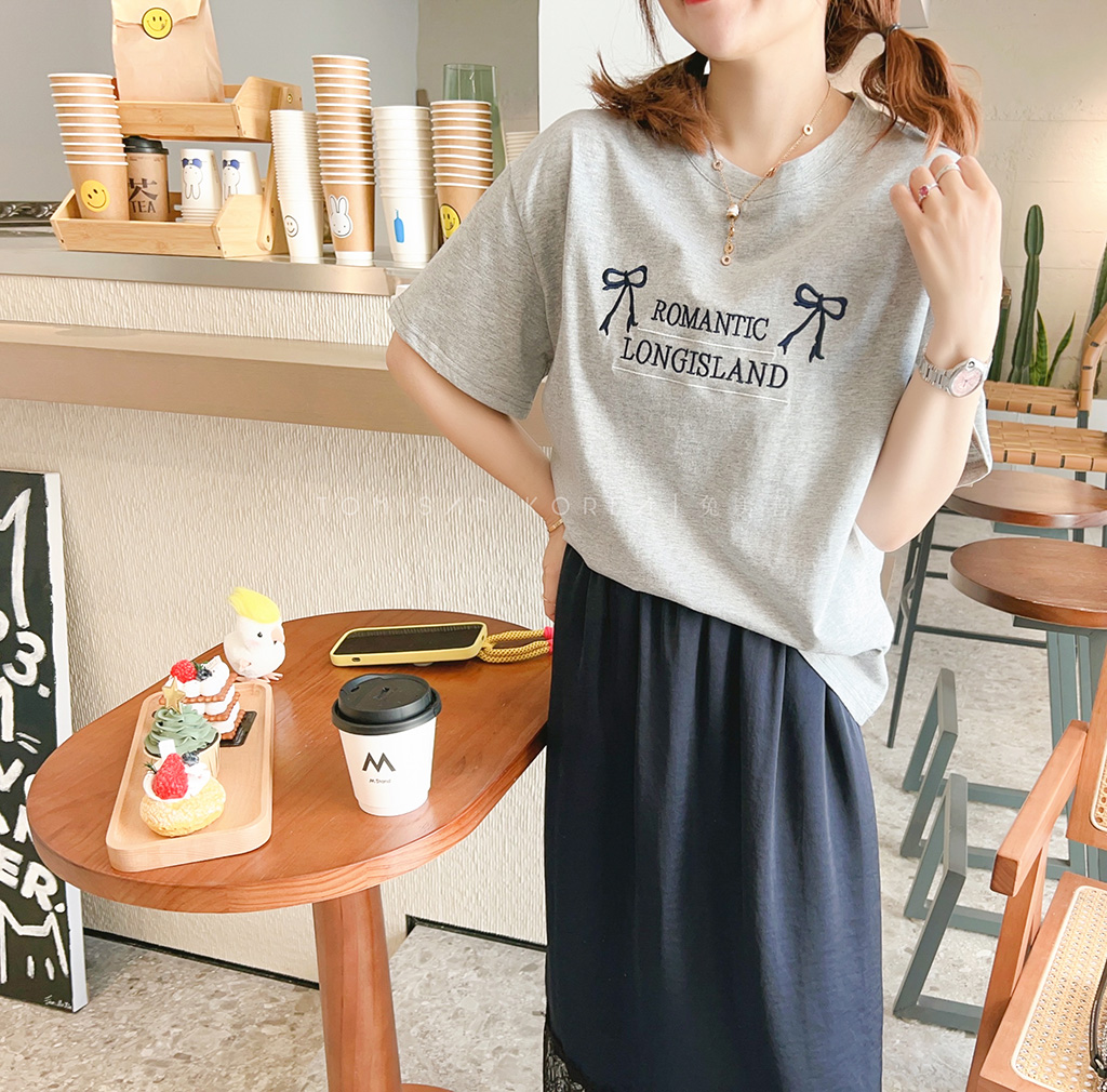 别致蝴蝶结字母刺绣百搭T恤