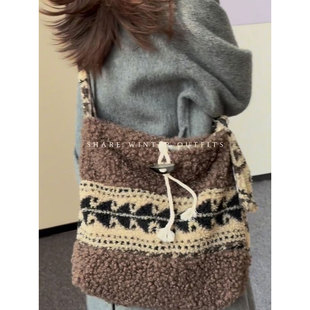 2026新款撞色毛绒拼格子帆布单肩托特包女民族风腋下斜挎水桶包潮