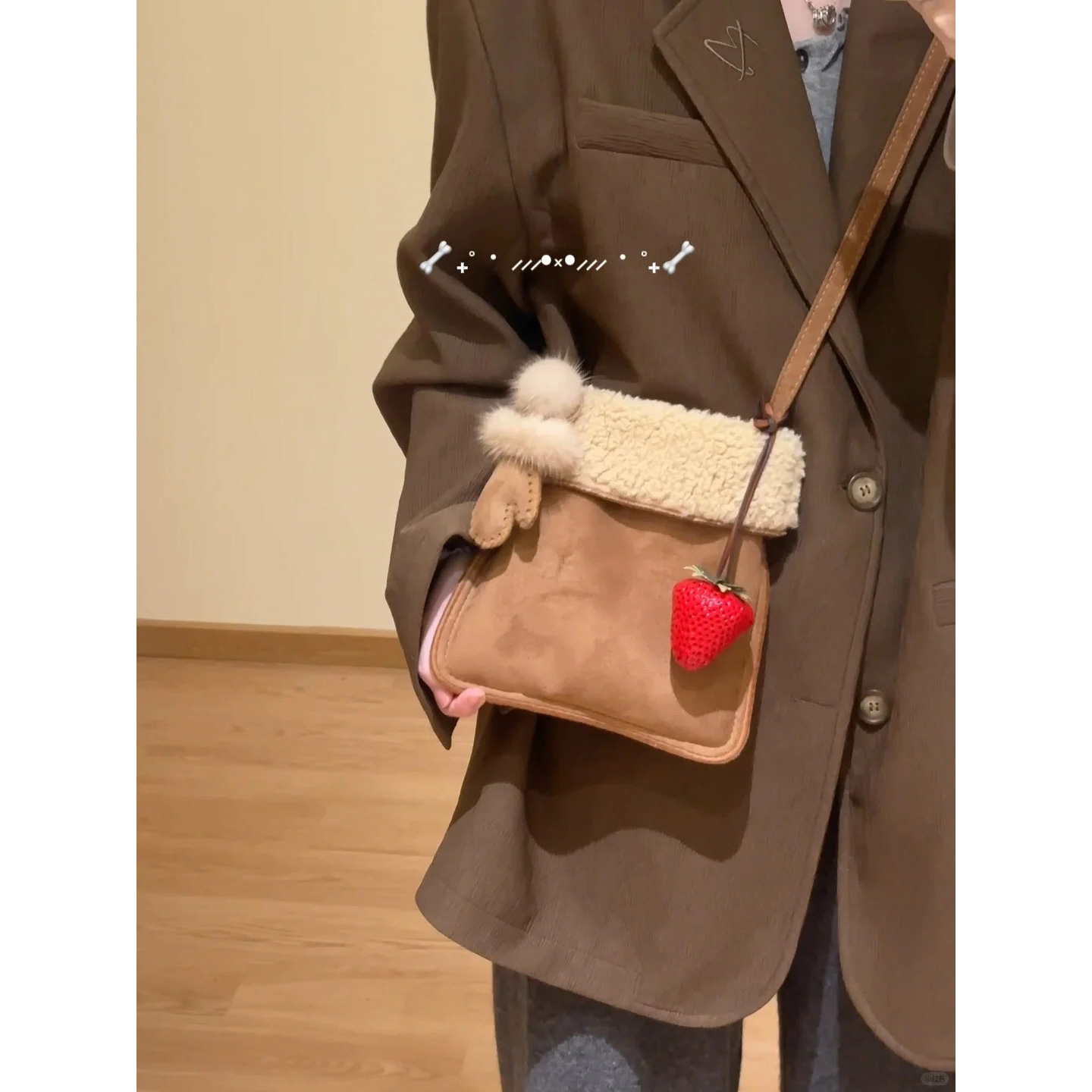 可爱斜挎小包单肩毛绒包