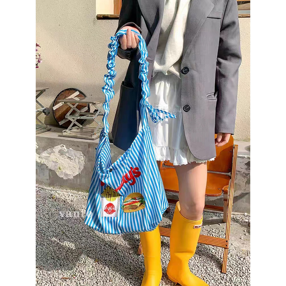 日系条纹趣味托特包包女2024新款汉堡薯条刺绣单肩包大容量斜挎包