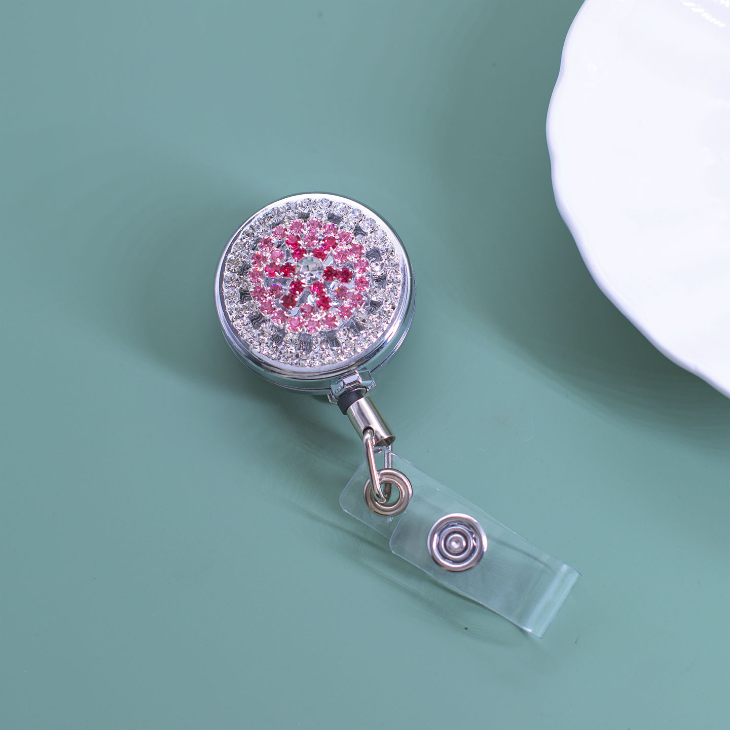 美翻镶钻易拉扣日本胸牌护士工作证件卡套伸缩证件扣气质女创意