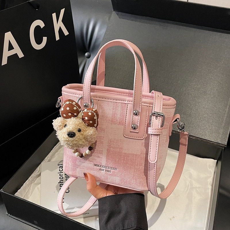 韩版高颜值水桶包女2026新款简约轻奢手提包休闲通勤单肩斜挎包潮,箱包皮具/热销女包/男包,水桶包,淘宝优惠券,粉丝福利购,淘宝优惠卷