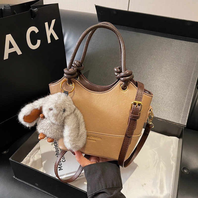 复古手提水桶包包女式2026新款韩版软皮休闲单肩包百搭通勤斜挎包,箱包皮具/热销女包/男包,水桶包,淘宝优惠券,粉丝福利购,淘宝优惠卷