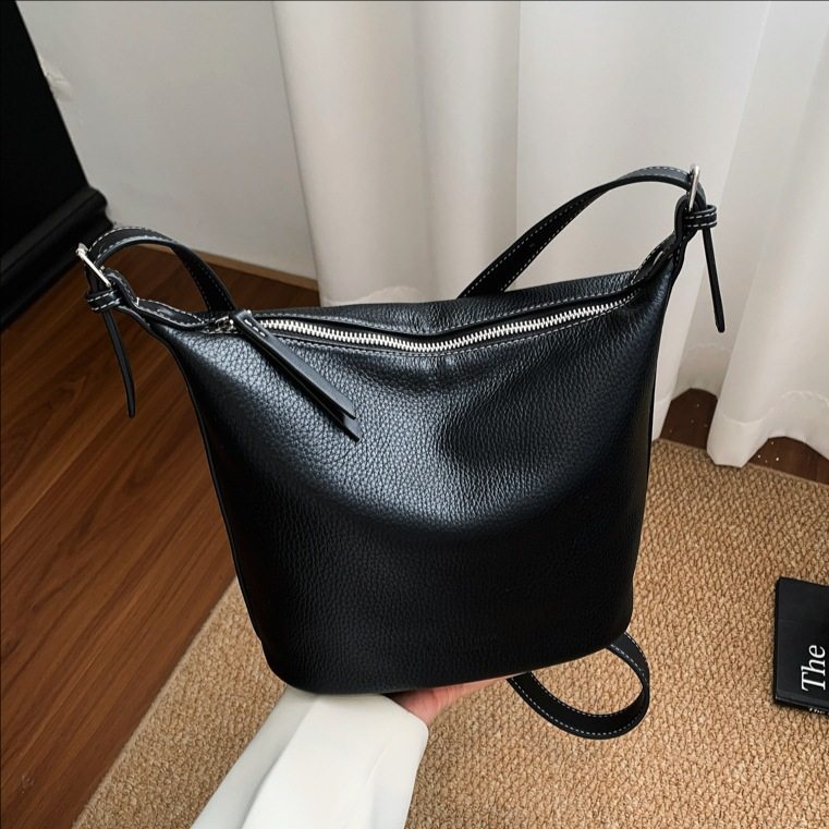 复古休闲女士水桶包2026春季新款简约时尚通勤单肩包大容量斜挎包,箱包皮具/热销女包/男包,水桶包,淘宝优惠券,粉丝福利购,淘宝优惠卷