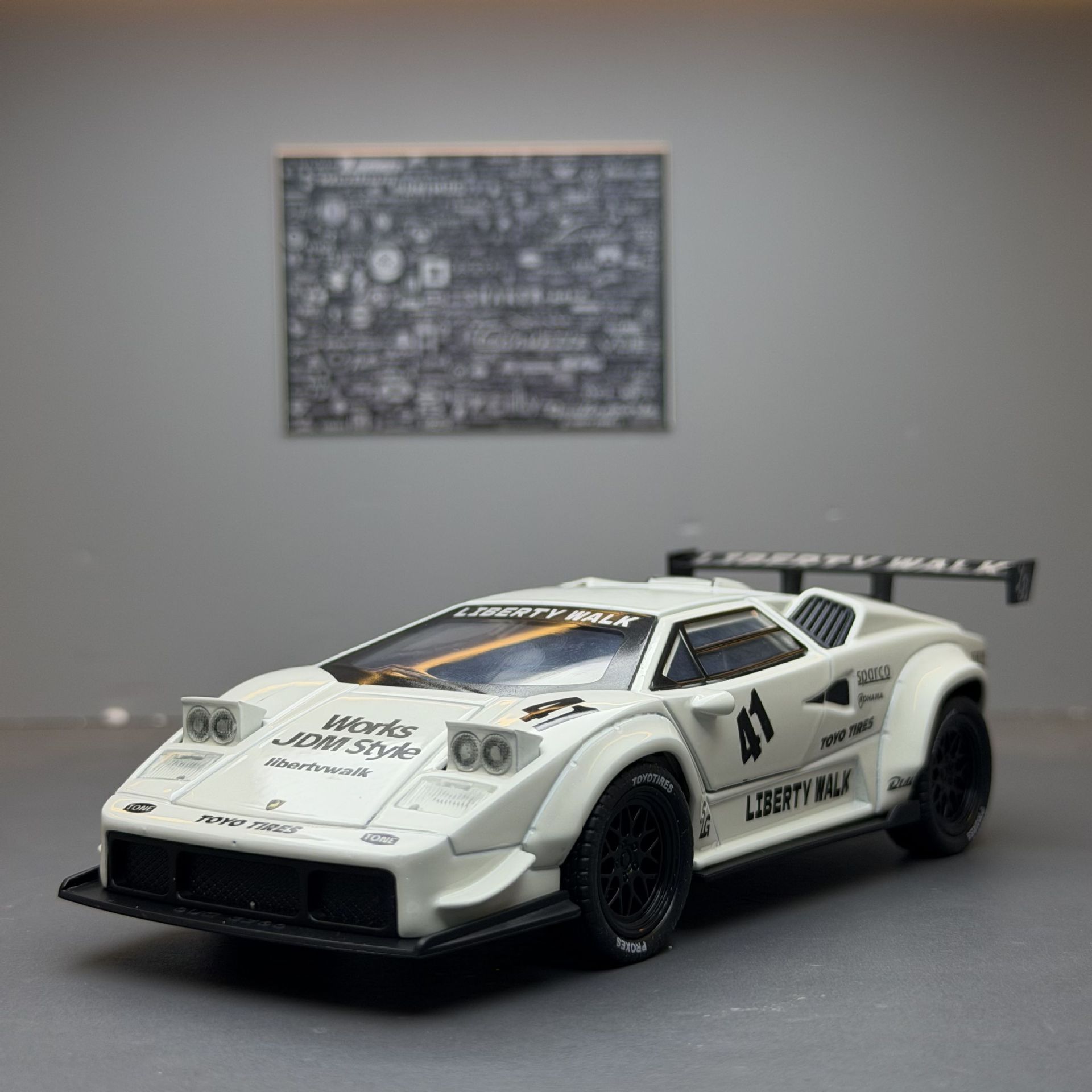 利佳信合金车模1:32兰康塔什lbwk跑车声光回力玩具车模型摆件