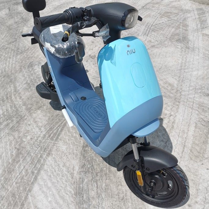 小牛新款电动c0/co电动车外壳挡泥板护腿板车体户板脚踏板刹车把