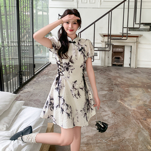 新中式国风甜美印花连衣裙女2025夏季新款收腰显瘦减龄泡泡袖短裙图片