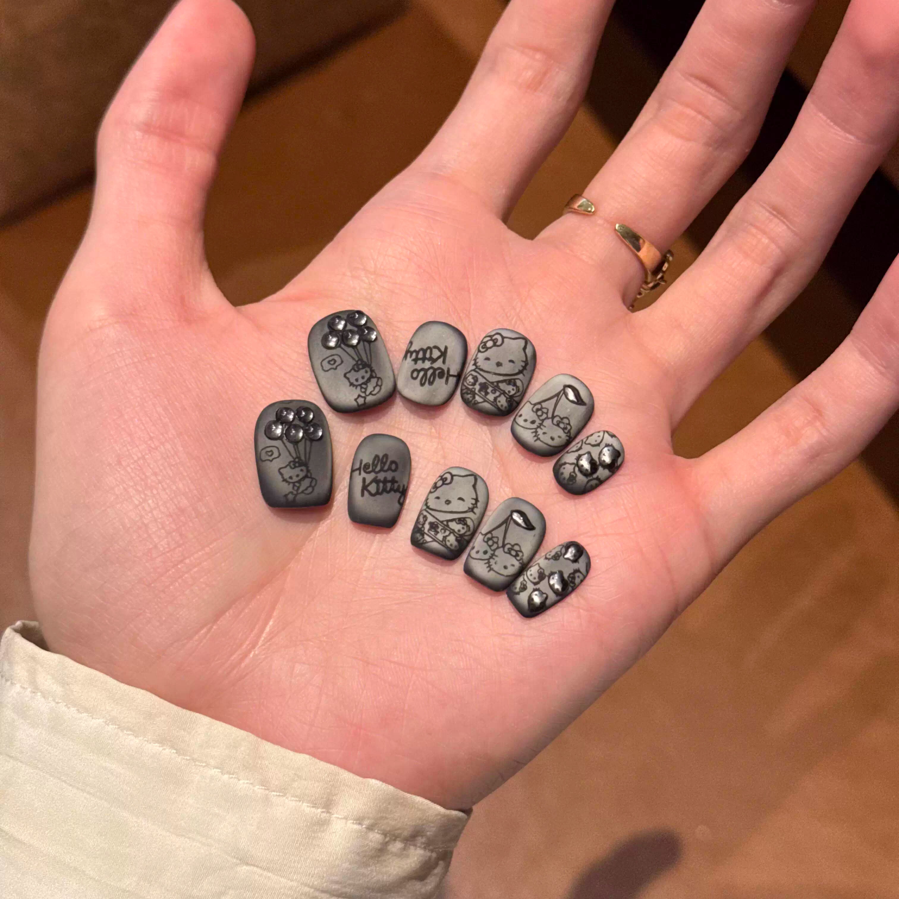 秋冬季甜酷Kitty猫磨砂美甲穿戴甲短款2025新款百搭显白穿戴美甲