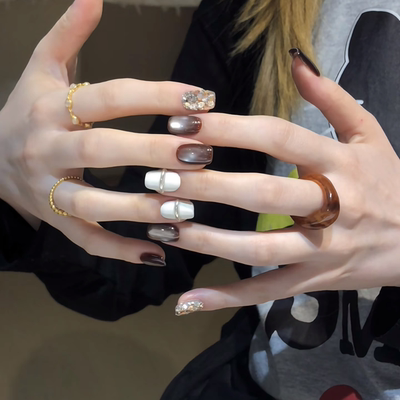 2025秋冬新款焦糖奶咖轻奢纯手工穿戴甲短款高级感气质猫眼美甲片